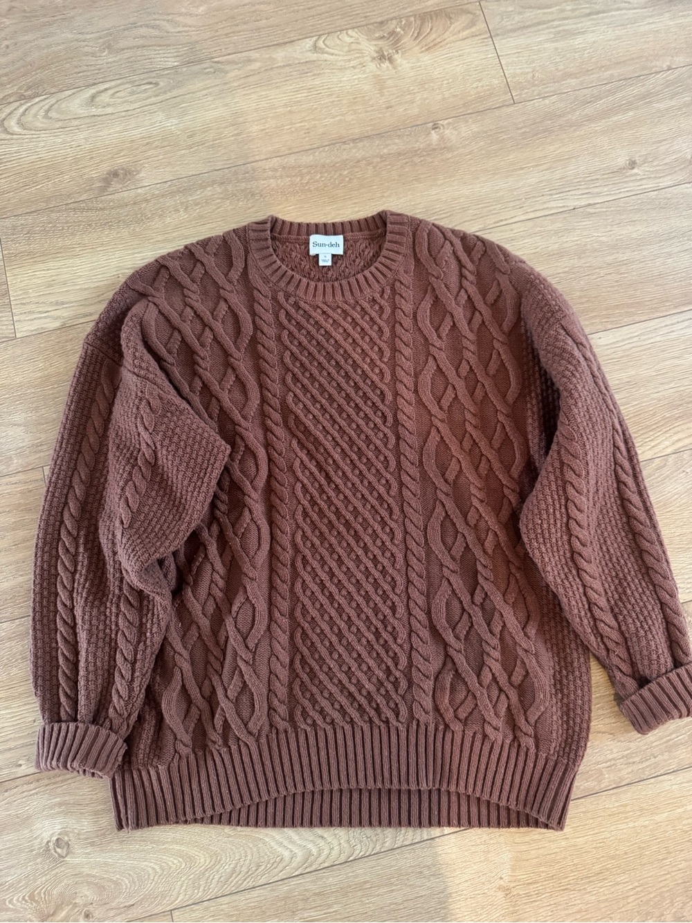 Aritzia Peggy sweater size small